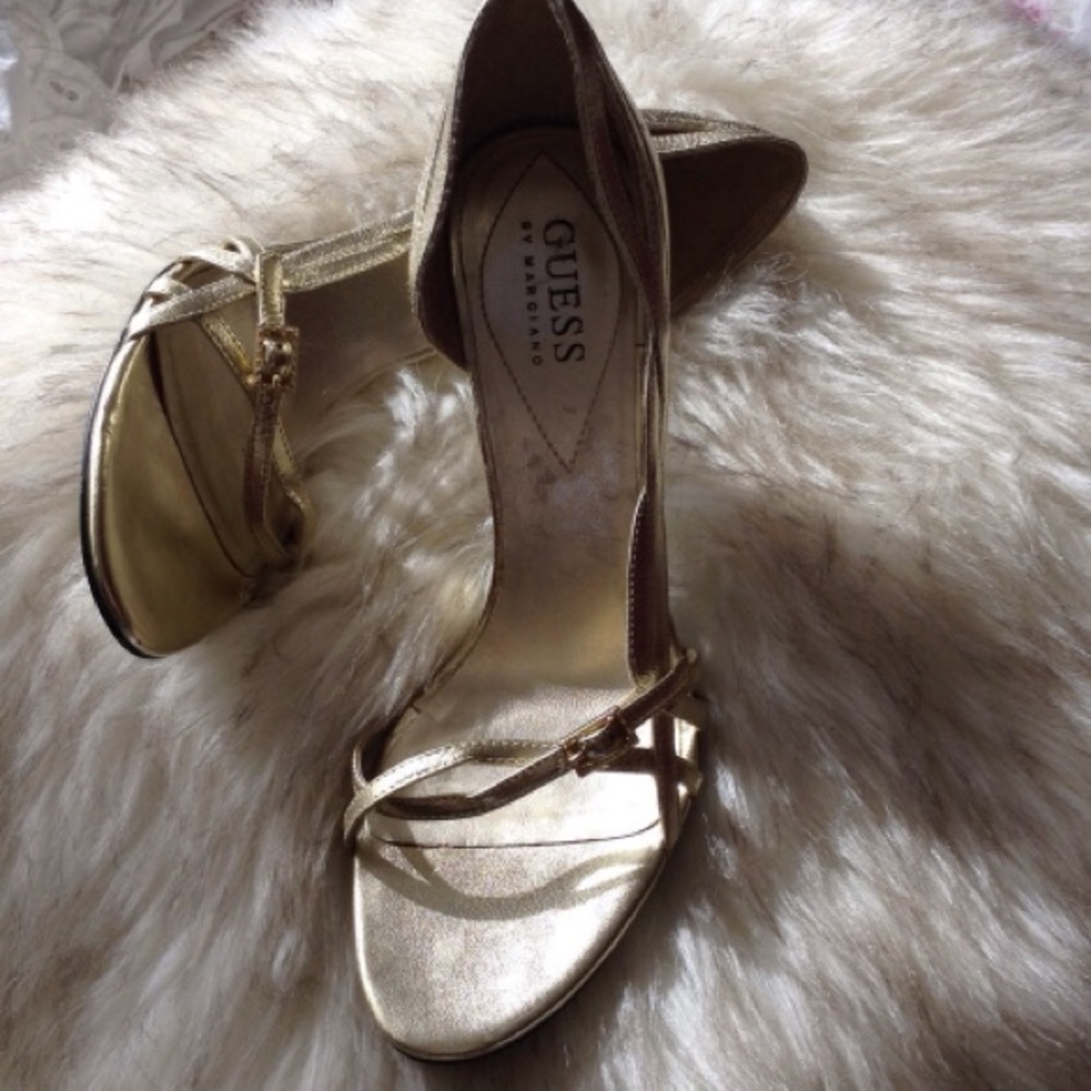 GUESS GOLD SANDAL HEELS 6